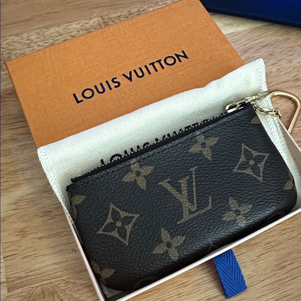 Louis Vuitton Brown Monogram Key Holder - Picture 3 of 6